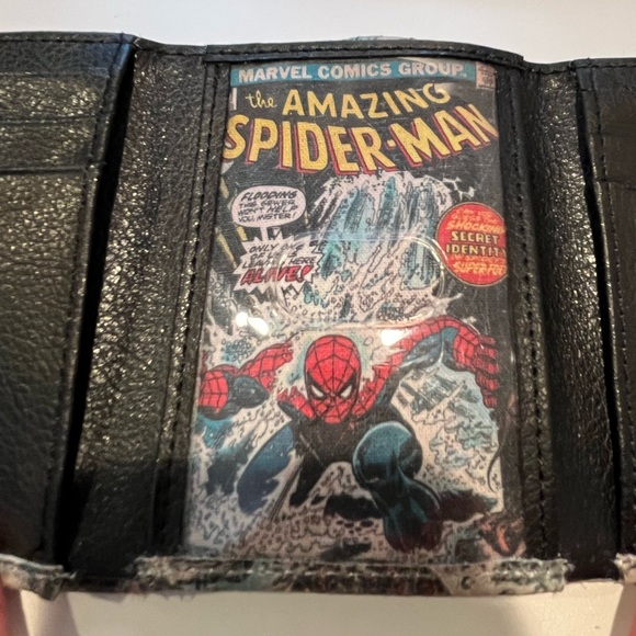 Spider-Man Tri-Fold Wallet - Marvel Comics - Picture 8 of 14